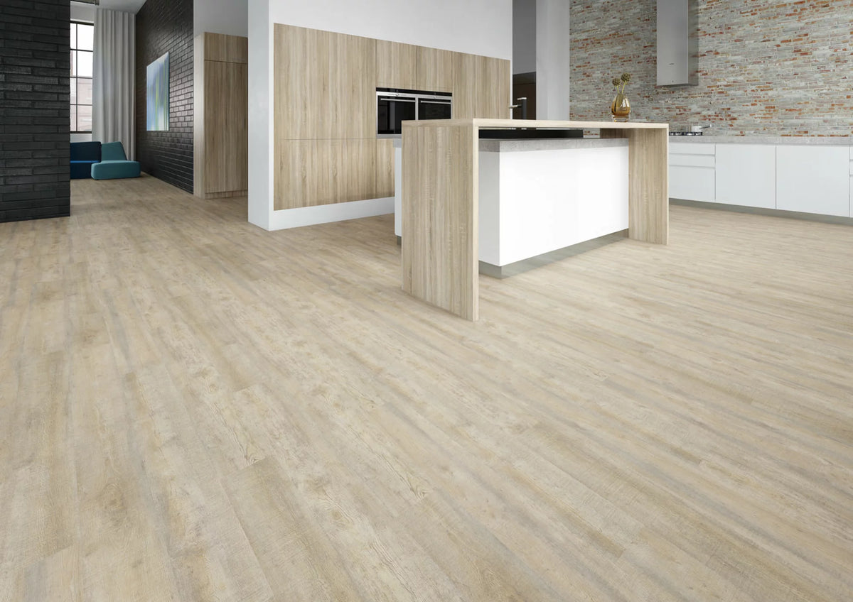 JOKA Design 340 Dryback 2835 White Limed Oak Klebevinyl in einer Küche mit Kochinsel, hellen Holzfronten und dunkler Ziegelwand