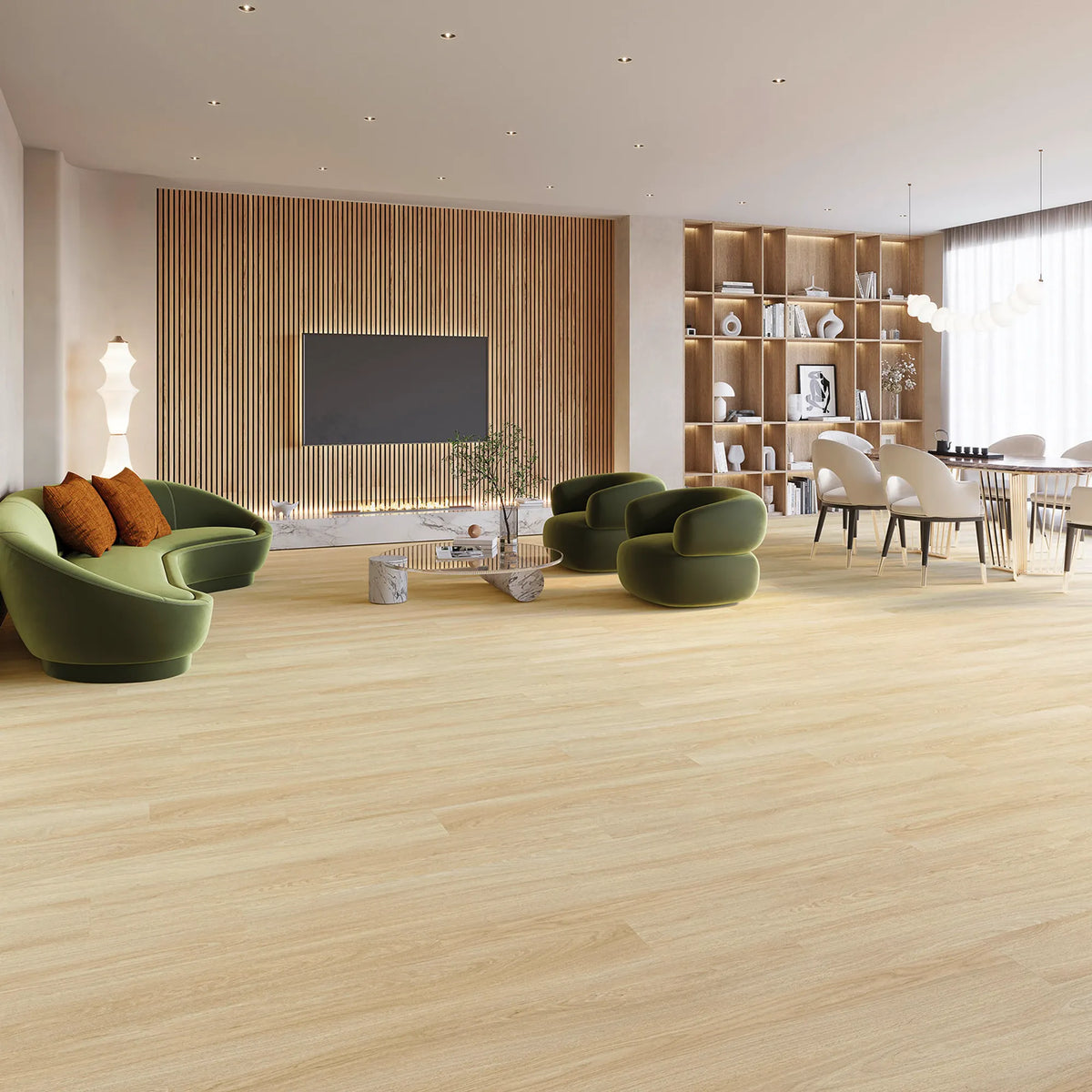 Helles Wohnzimmer mit JOKA Design 555 Evolut Dryback 5901 Almond Oak EIR in natürlicher Eichenoptik